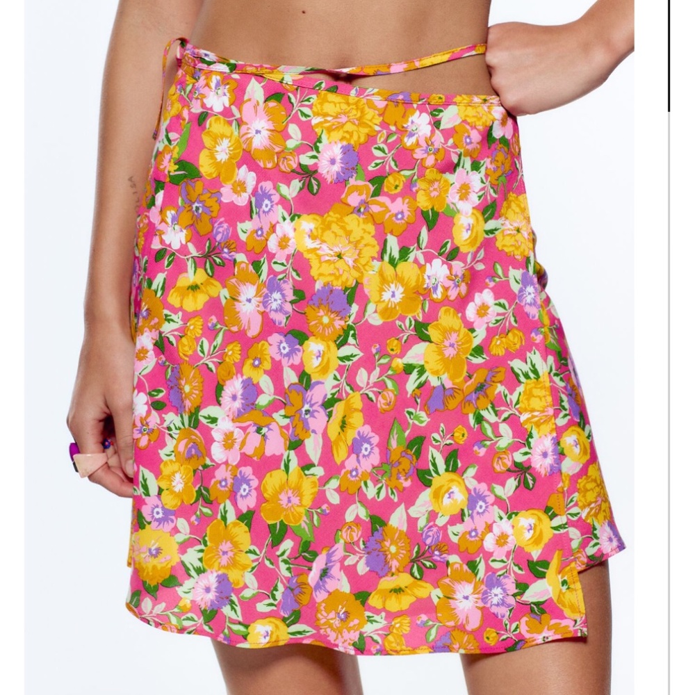 Zara Pink Floral Mini Wrap Skirt sz L